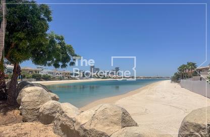 Villa - 4 Bedrooms - 5 Bathrooms for rent in Canal Cove Frond E - Canal Cove Villas - Palm Jumeirah - Dubai