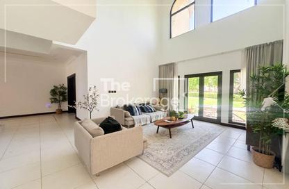 Villa - 4 Bedrooms - 5 Bathrooms for rent in Canal Cove Frond E - Canal Cove Villas - Palm Jumeirah - Dubai