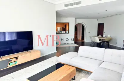 Apartment - 3 Bedrooms - 4 Bathrooms for rent in Al Tamr - Shoreline Apartments - Palm Jumeirah - Dubai