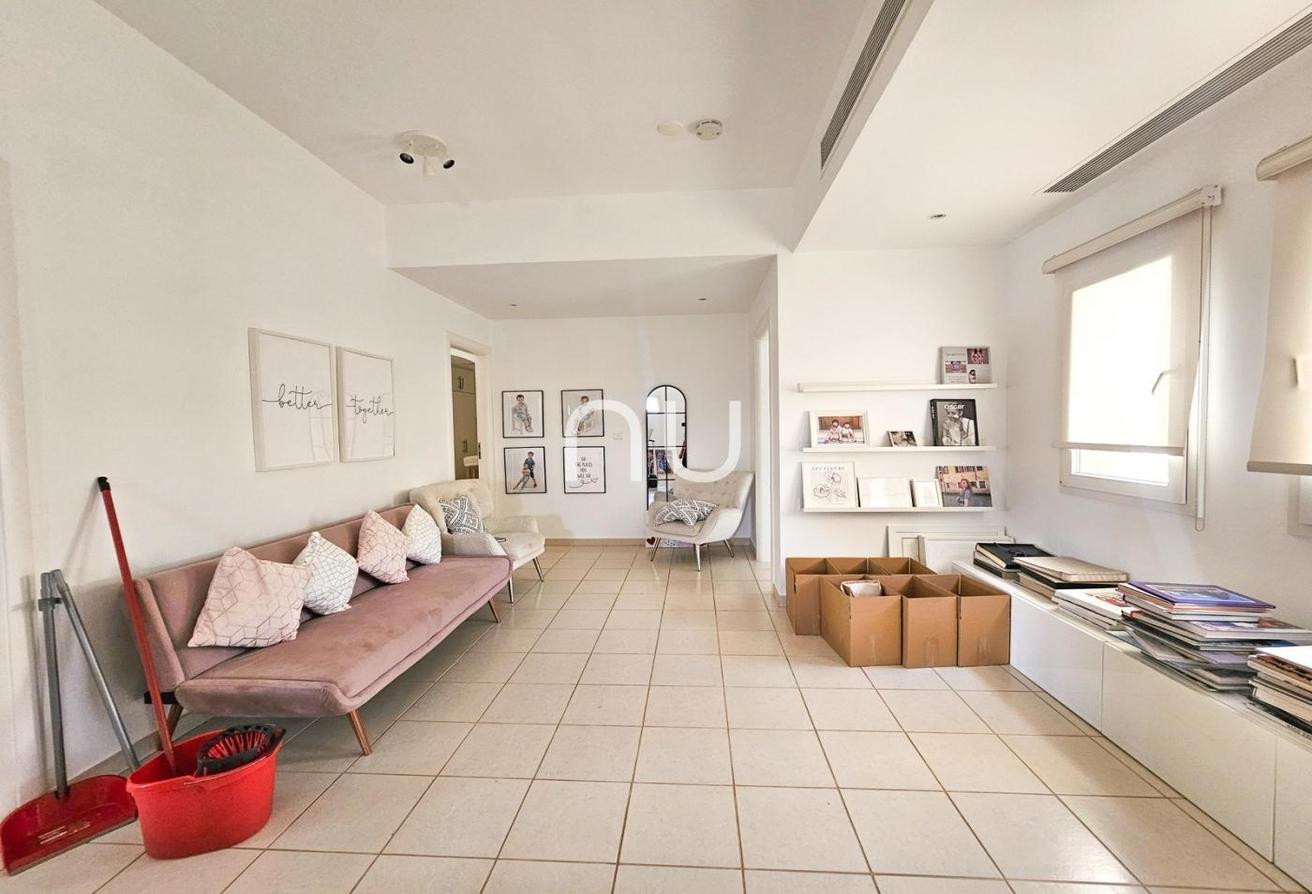 Available August| Rare 5 bedroom | Great Location photo 8