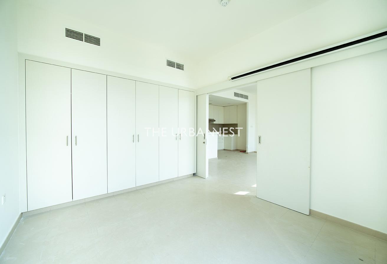 Vacant | Corner Unit | with Maids Room | 4Bed photo 2