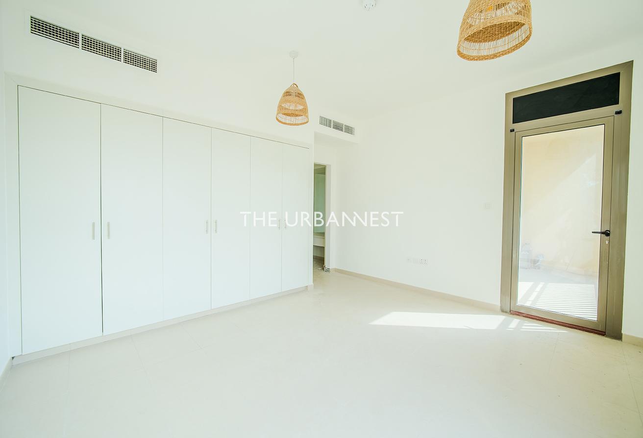 Vacant | Corner Unit | with Maids Room | 4Bed photo 6