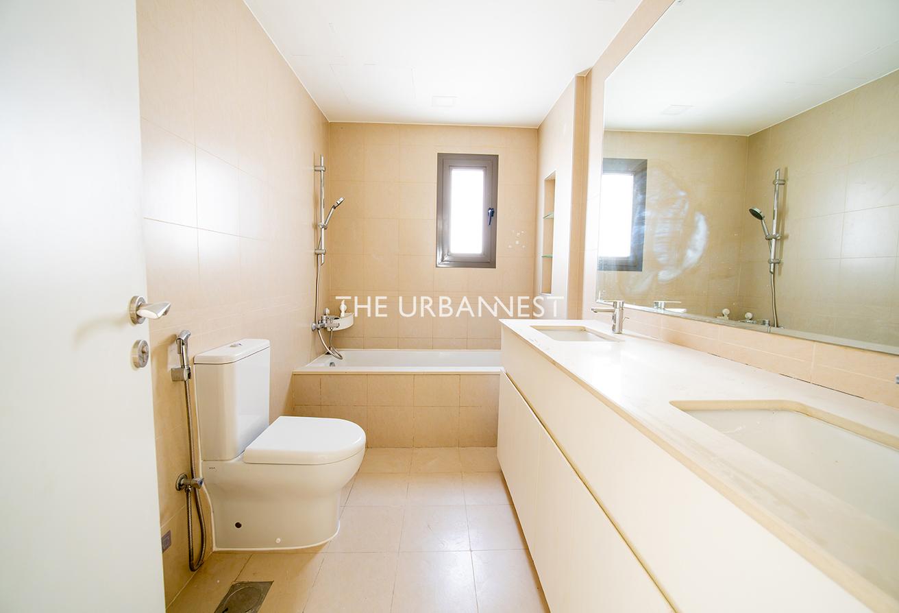 Vacant | Corner Unit | with Maids Room | 4Bed photo 10
