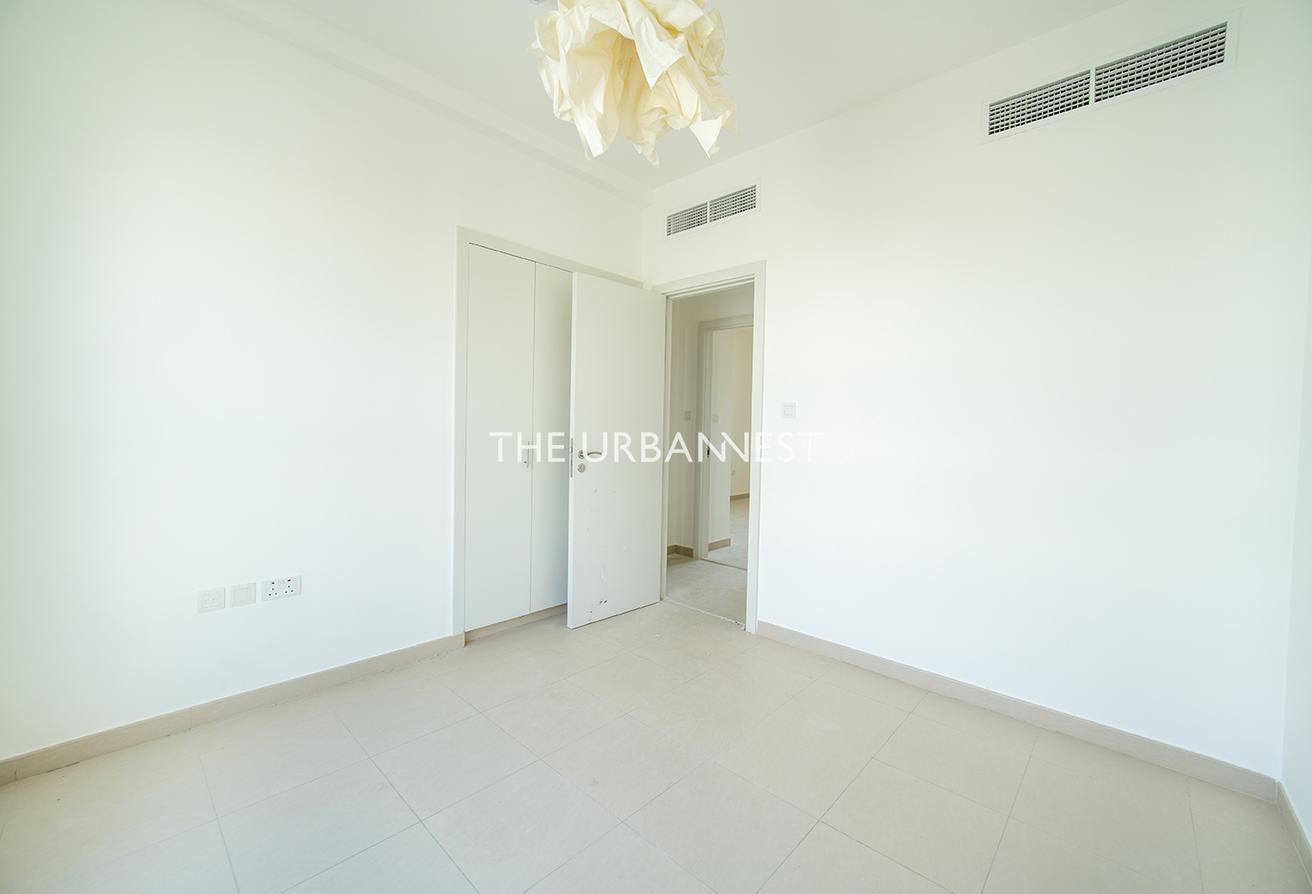 Vacant | Corner Unit | with Maids Room | 4Bed photo 9