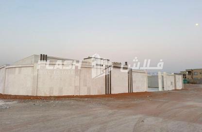 Villa - 4 - 7 for sale in Seih Al Uraibi - Ras Al Khaimah