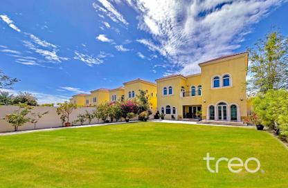 Villa - 3 - 4 for sale in District 5 - Jumeirah Park - Dubai