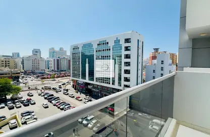 Apartment - 2 Bedrooms - 3 Bathrooms for rent in Bayt Al Muraqqabat 03 - Al Muraqqabat - Deira - Dubai