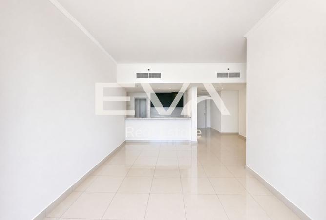 FULL MARINA VIEW | FULLY UPGRADED | VACANT OCT 1 photo 2
