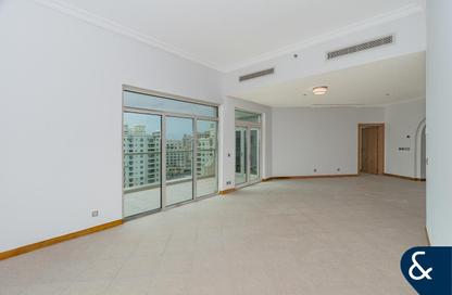 Apartment - 3 Bedrooms - 4 Bathrooms for rent in Al Nabat - Shoreline Apartments - Palm Jumeirah - Dubai