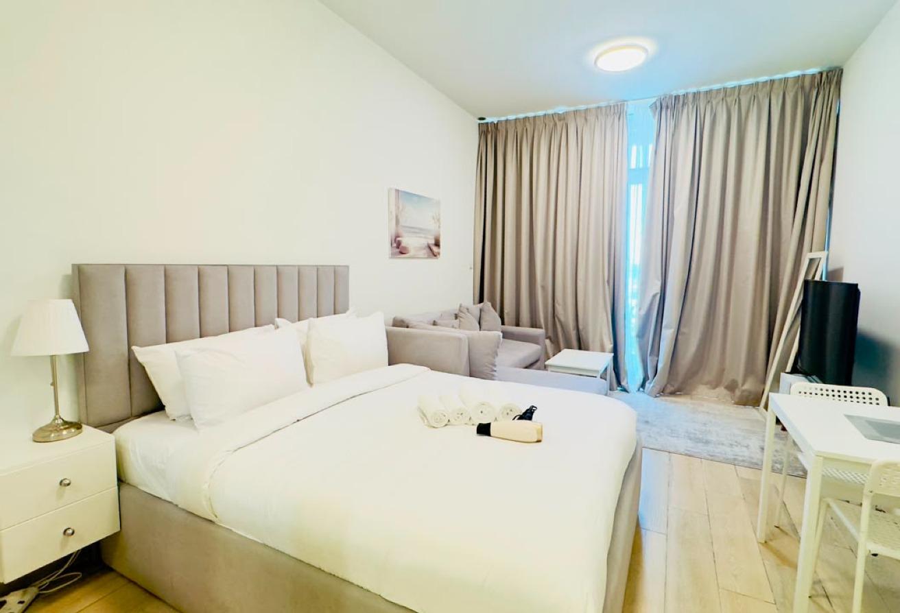 Fully Furnished Studio|All Bills Include|Pool View photo 5