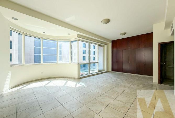 74233740 - Property Image 3