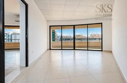 Apartment - 2 - 2 for rent in Zabeel Building - Al Karama - Bur Dubai - Dubai