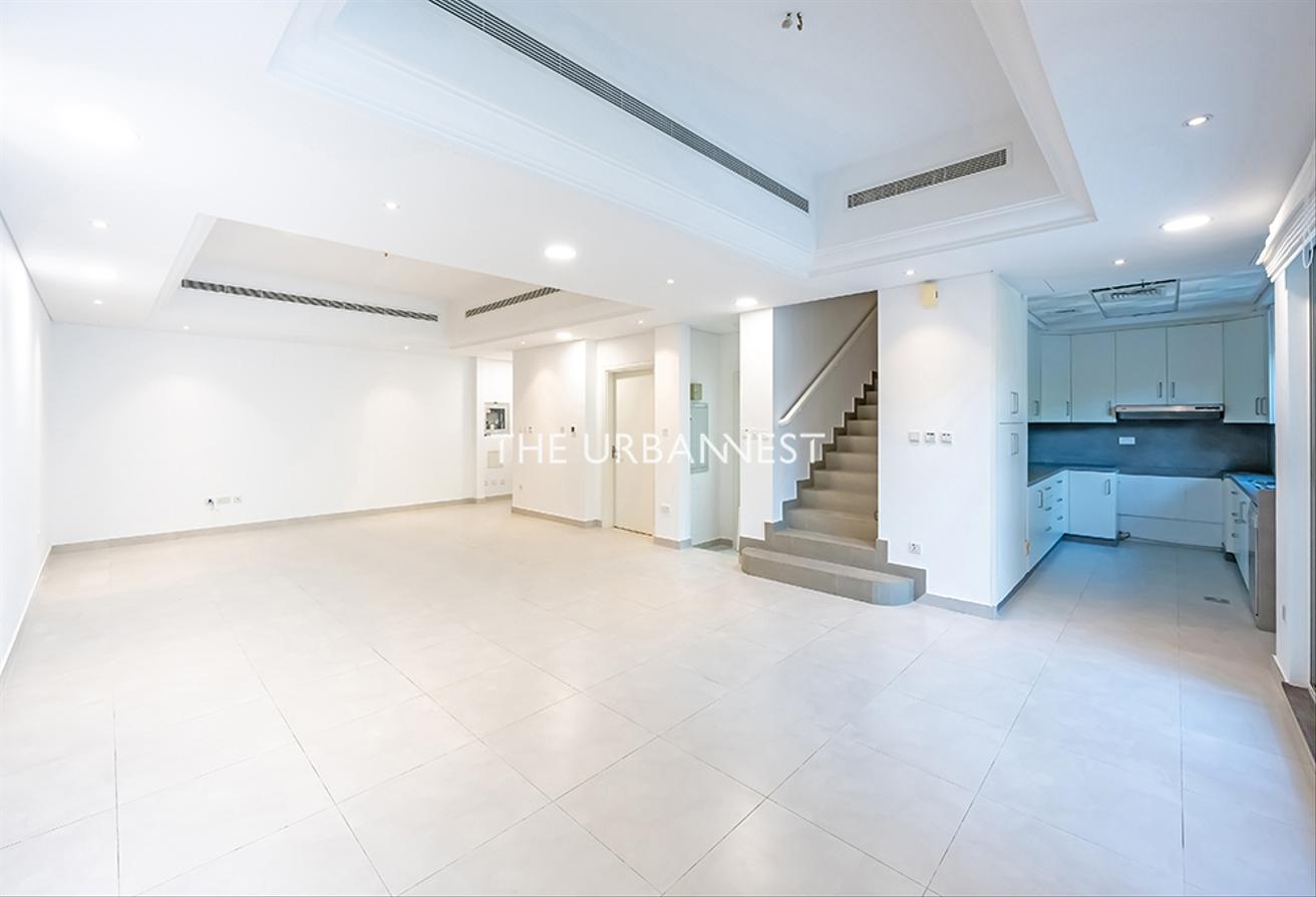 Available Now | Spacious 4 Bed Townhouse photo 4