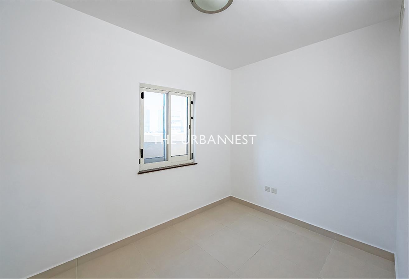 Available Now | Spacious 4 Bed Townhouse photo 10