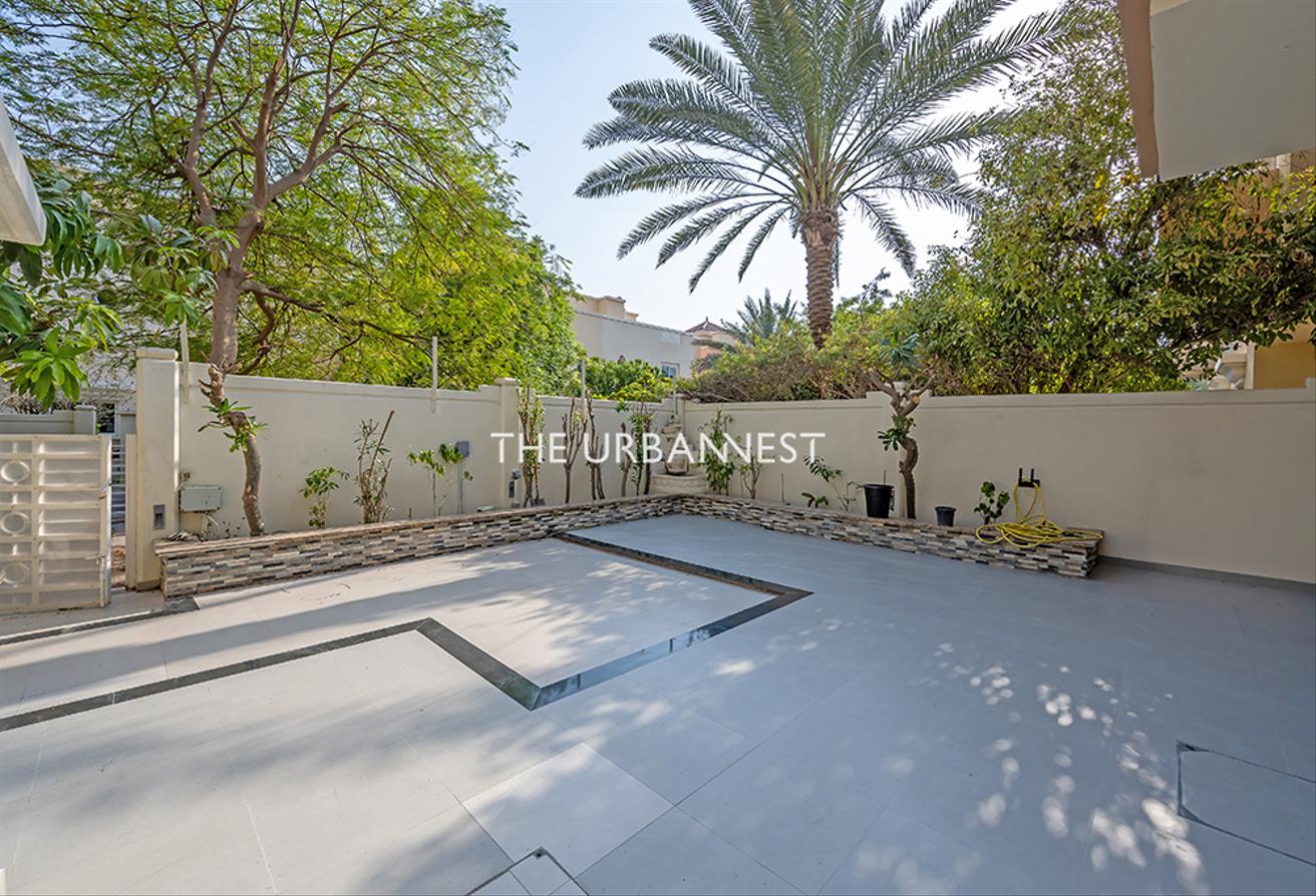 Available Now | Spacious 4 Bed Townhouse photo 2