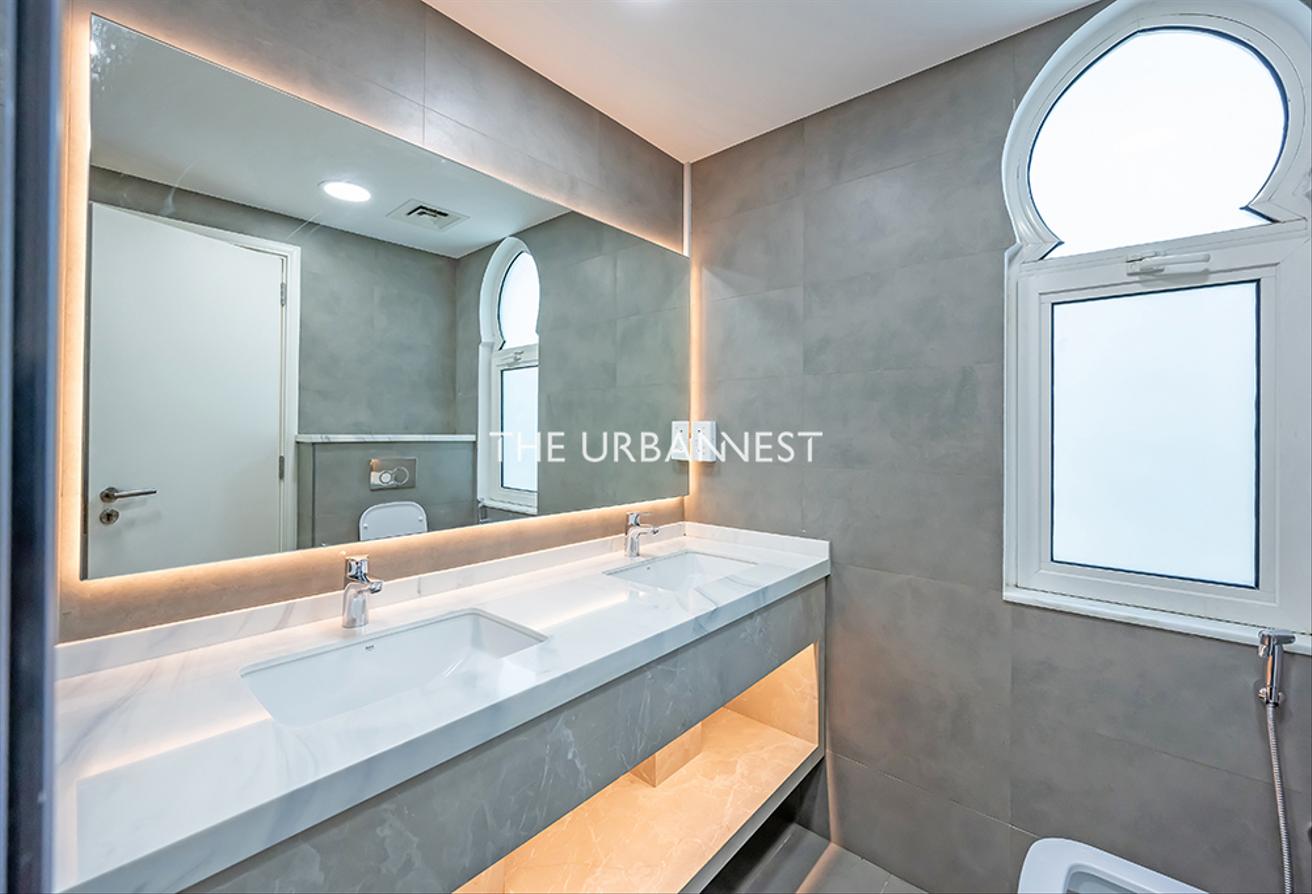Available Now | Spacious 4 Bed Townhouse photo 6