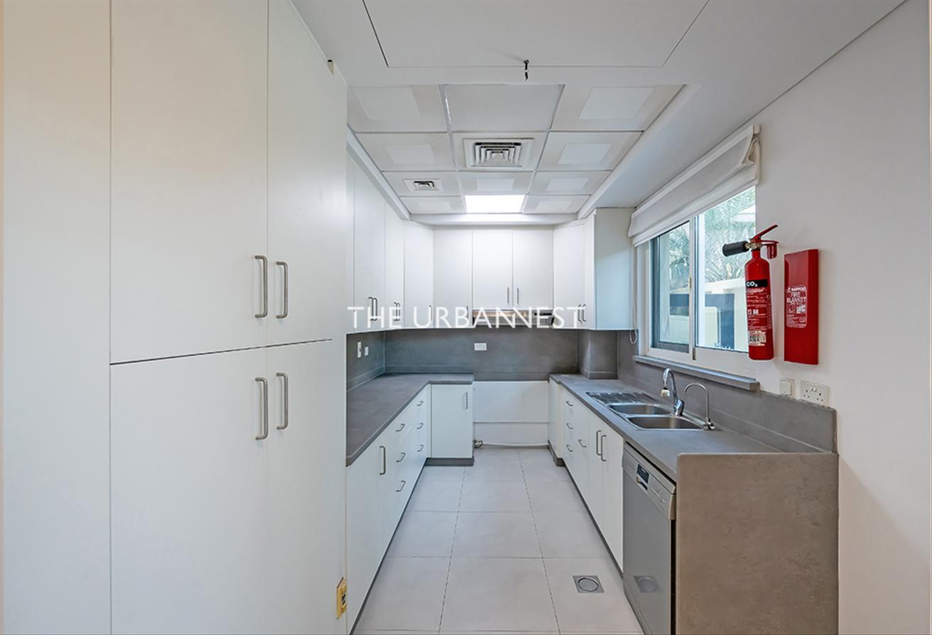 Available Now | Spacious 4 Bed Townhouse photo 5