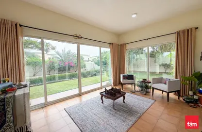 Villa - 5 Bedrooms - 5 Bathrooms for rent in District 3 - Jumeirah Park - Dubai
