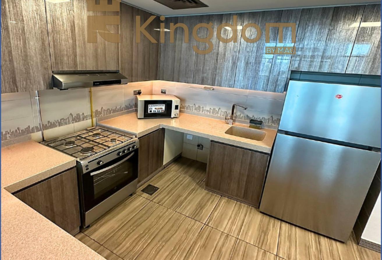 LAKE VIEW | NEAR METRO | PRIME LOCATION photo 5