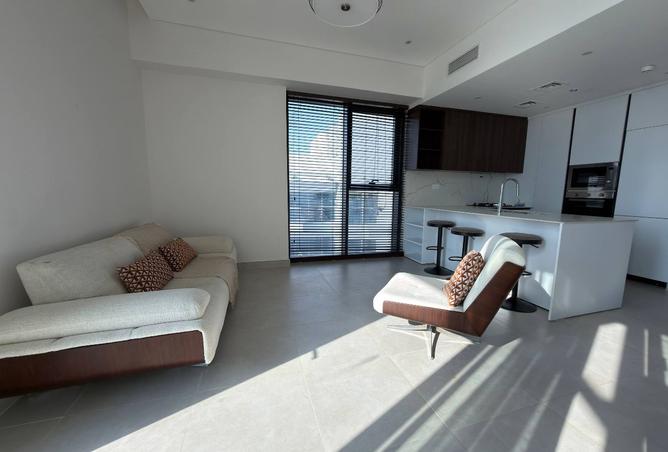 Furnished 1BR+study room / Skyline Views/ VACANT