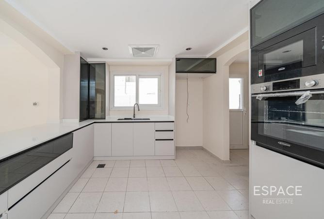 98238998 - Property Image 3