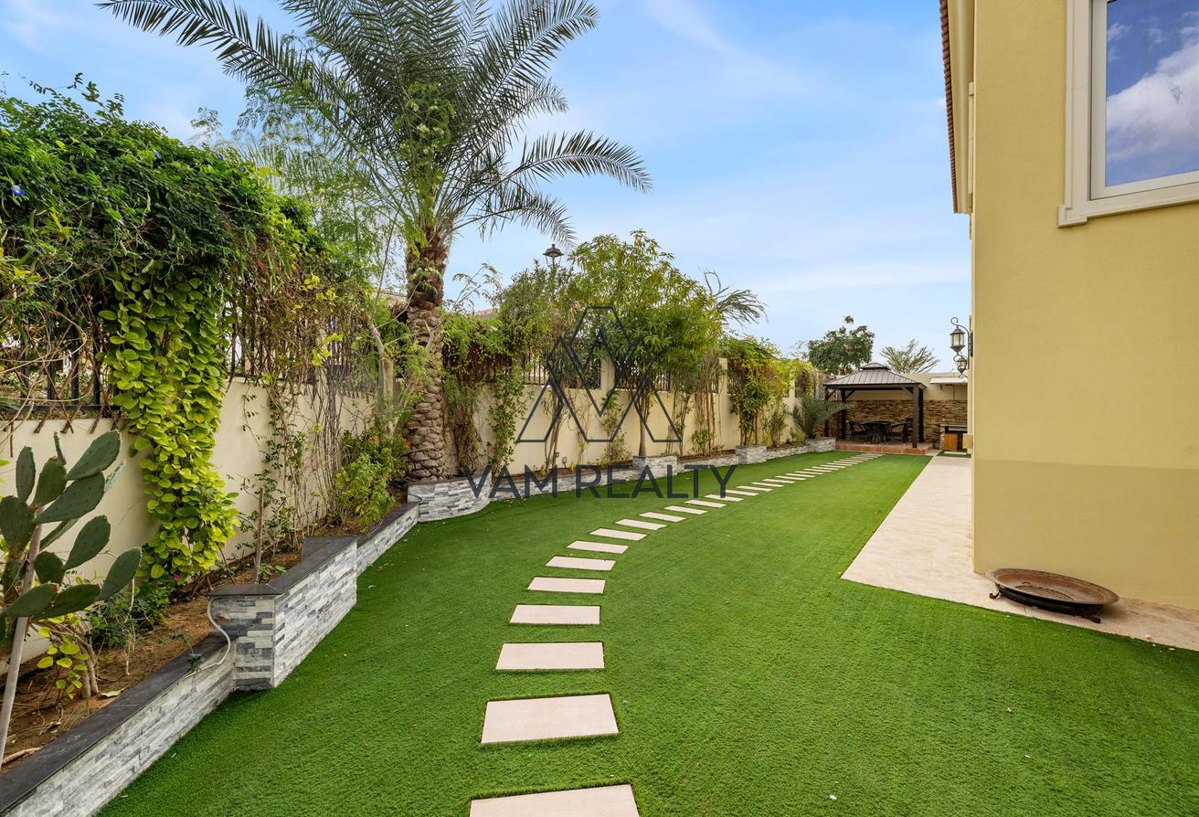 Corner Unit | 4BR Independent Villa + Maid photo 25