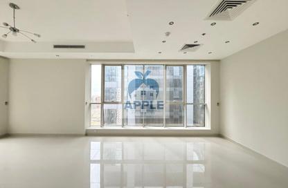 Apartment - 2 - 2 for rent in Sarh Al Emarat Tower - Al Majaz 3 - Al Majaz - Sharjah