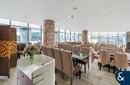 Retail - Studio for rent in The Binary Tower - Business Bay - Dubai