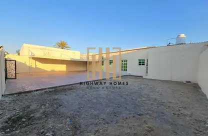 Villa - 4 Bedrooms - 3 Bathrooms for rent in Al Sabkha - Al Riqqa - Sharjah