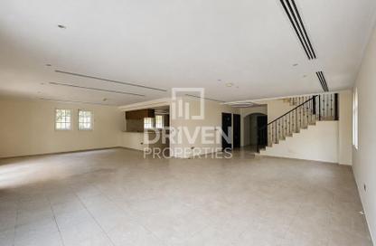 Villa - 4 Bedrooms - 5 Bathrooms for rent in District 4 - Jumeirah Park - Dubai