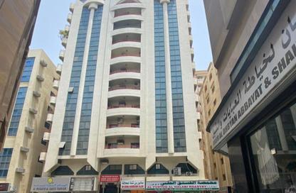 عمارة بالكامل - استوديو - 8 حمامات للبيع في بناية الظاهري - الشويحنة - الشارقة