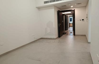 Apartment - 1 - 2 for rent in Tourist Club Area - Abu Dhabi