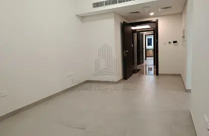 Apartment - 1 Bedroom - 2 Bathrooms for rent in Tourist Club Area - Abu Dhabi
