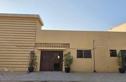 Villa - 3 - 5 for rent in Al Sabkha - Al Riqqa - Sharjah