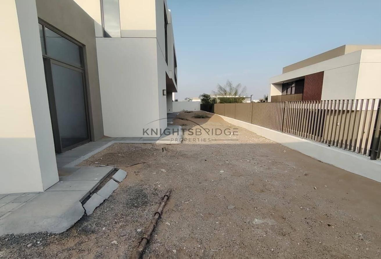 Corner Villa | 5 Bedroom + Maid | Luxury Living photo 16