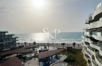 شقة - 4 غرف نوم - 6 حمامات للايجار في قرية الحد - جزيرة السعديات - أبوظبي