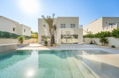 Villa - 3 Bedrooms - 4 Bathrooms for sale in Meadows 9 - Meadows - Dubai