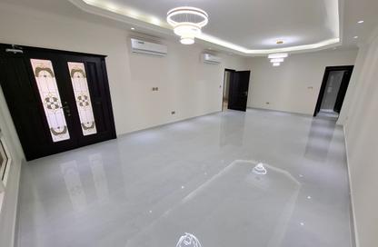 Villa - 5 - 6 for rent in Mohamed Bin Zayed Centre - Mohamed Bin Zayed City - Abu Dhabi