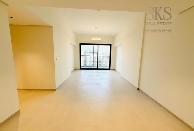 1 BR Apartment with Water and Landmark Views