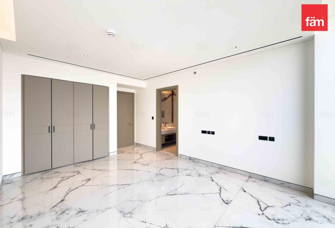 Luxurious Living I High Floor I Vacant photo 16