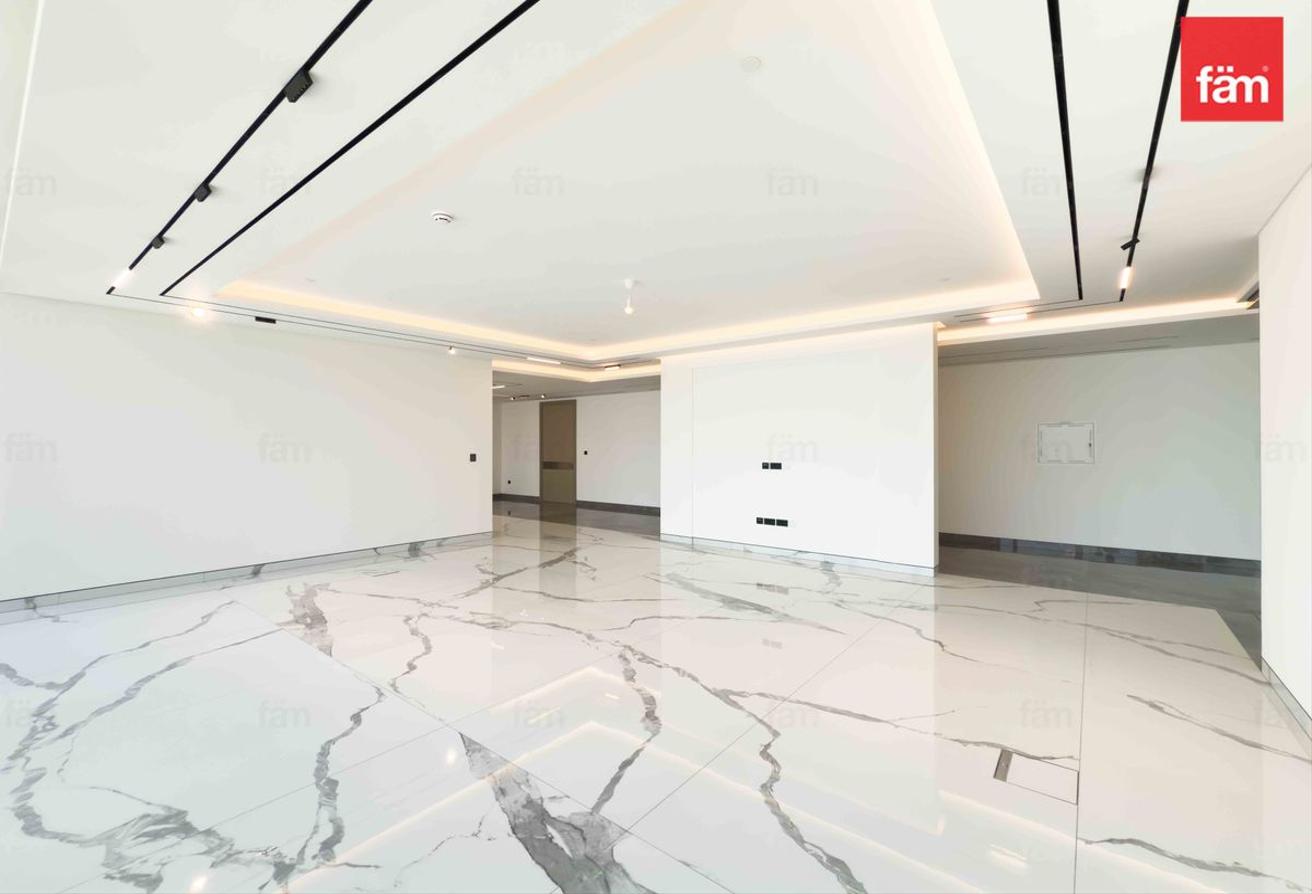 Luxurious Living I High Floor I Vacant photo 10