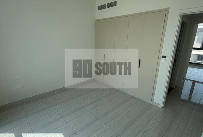 Spacious Layout | Prime Location | Vacant photo 2