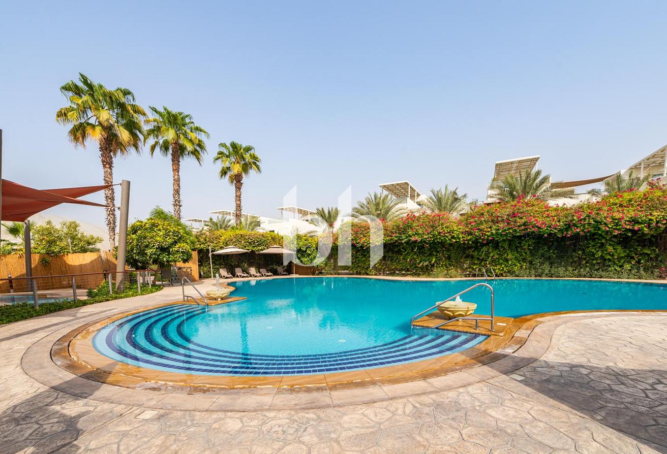 Partially upgraded | Corner Unit | Landscaped photo 25