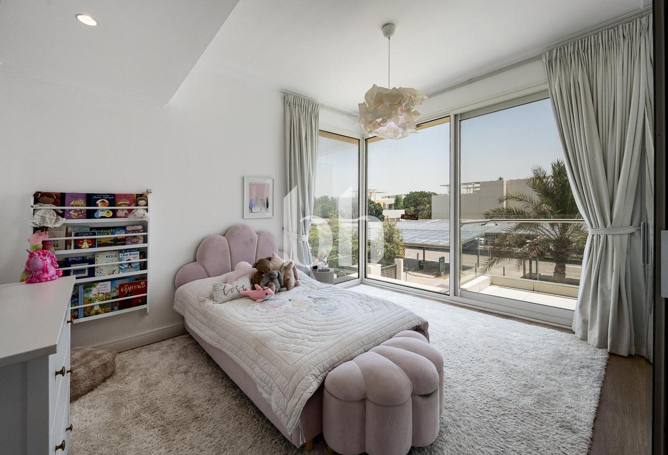 Partially upgraded | Corner Unit | Landscaped photo 14