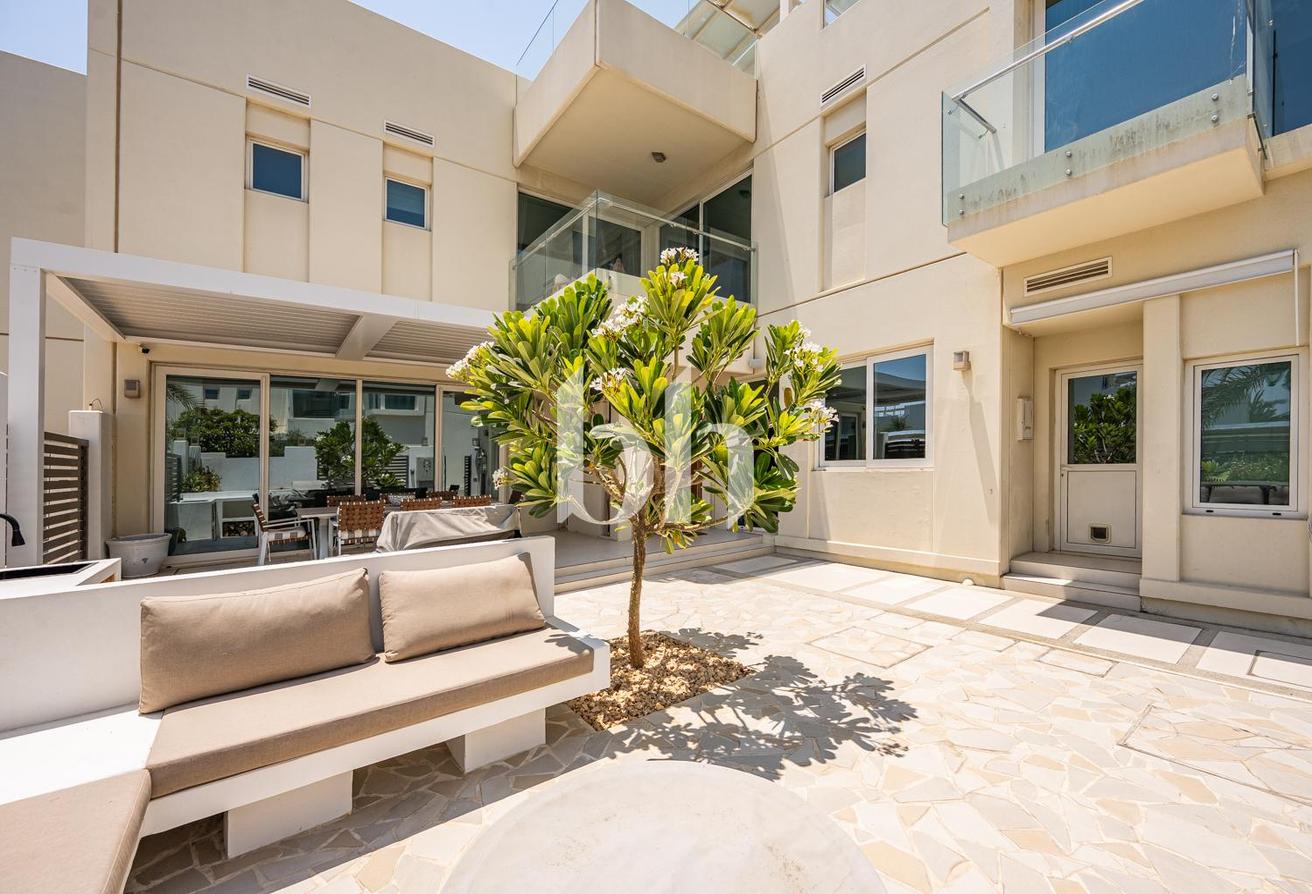Partially upgraded | Corner Unit | Landscaped photo 20