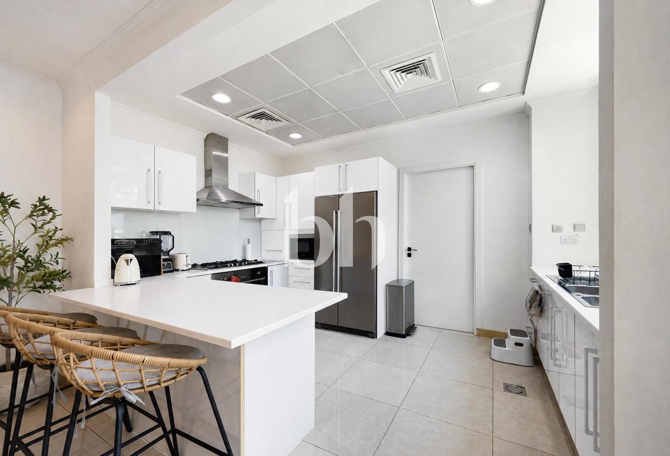 Partially upgraded | Corner Unit | Landscaped photo 7