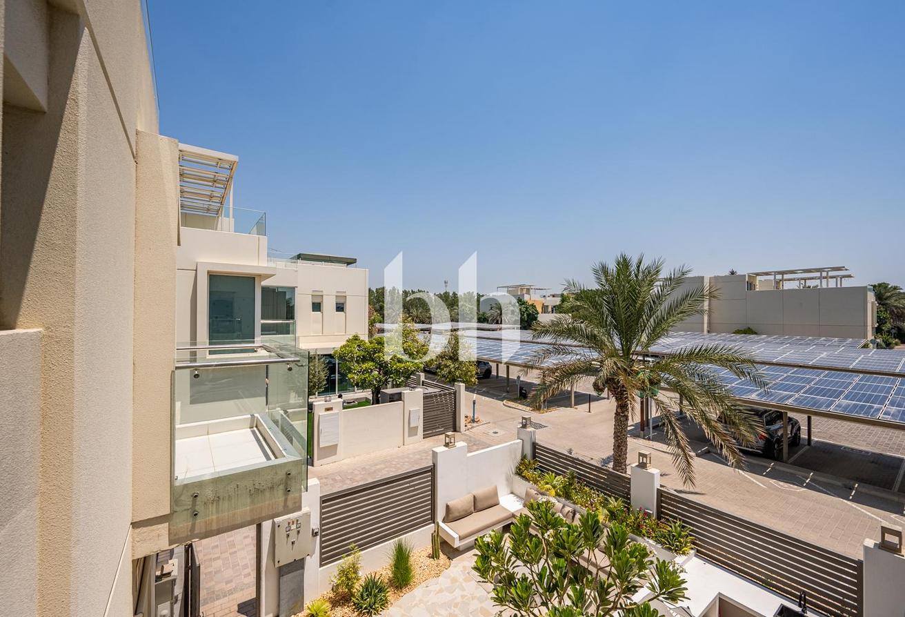 Partially upgraded | Corner Unit | Landscaped photo 17