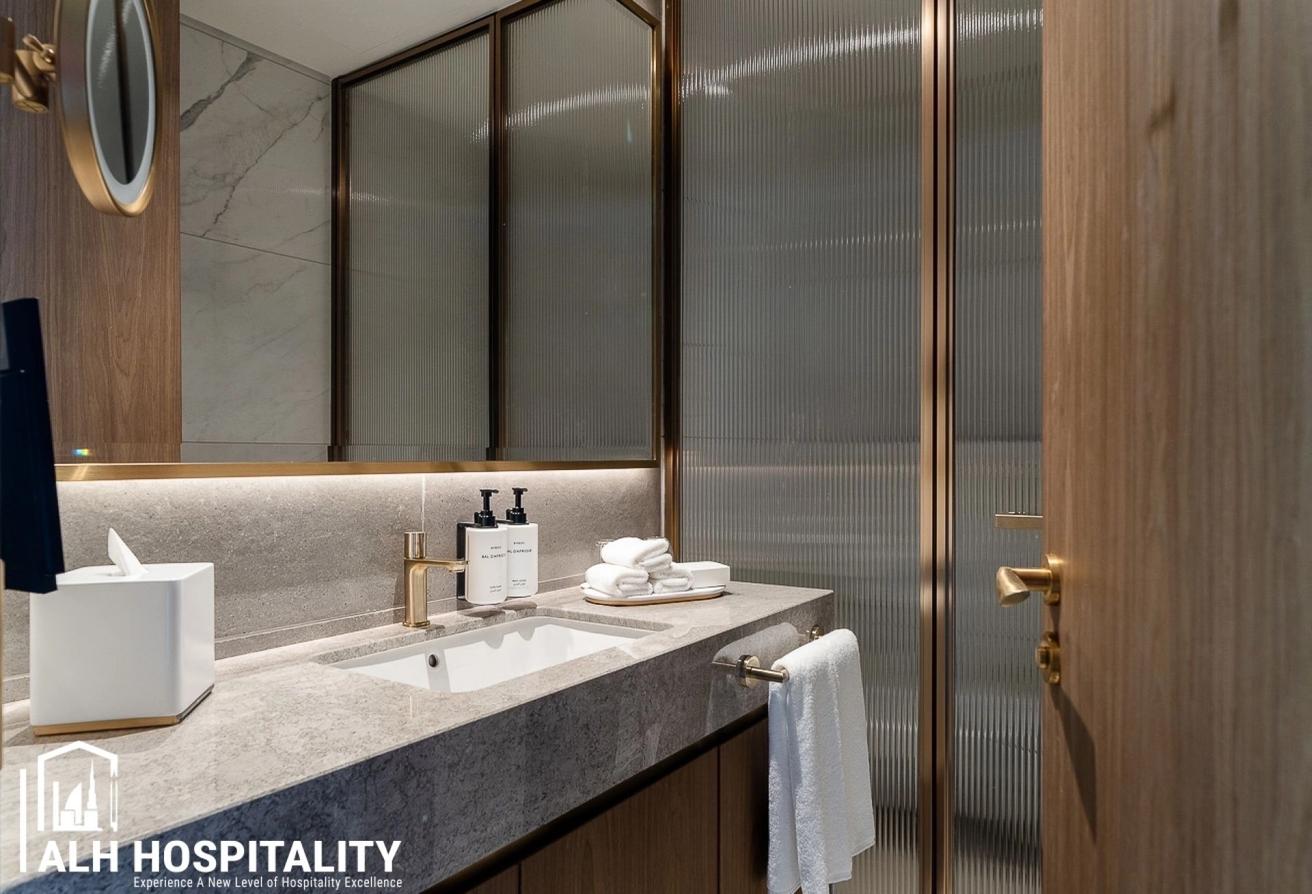Unparalleled 3 beds | Canal and Burj Khalifa View photo 16