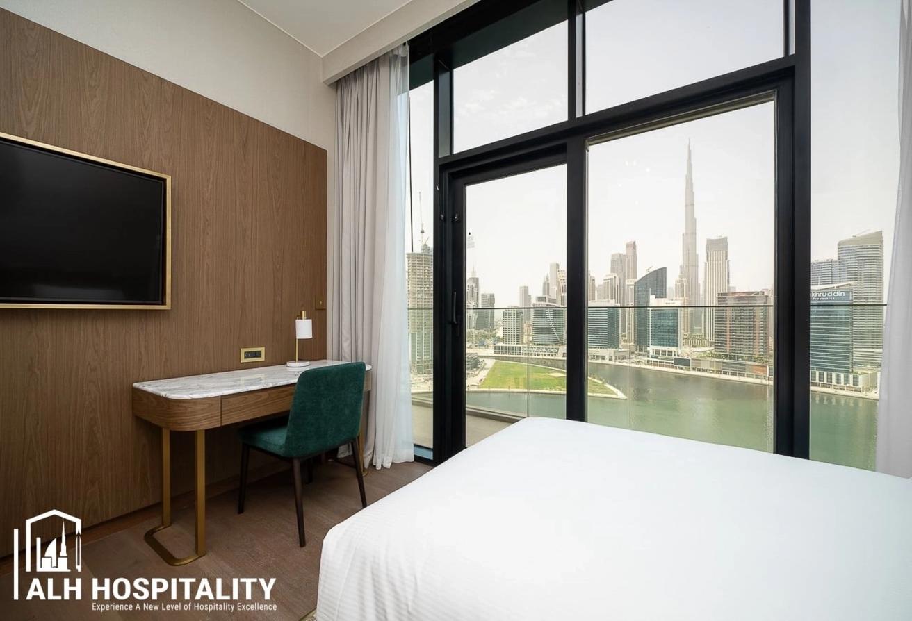 Unparalleled 3 beds | Canal and Burj Khalifa View photo 11