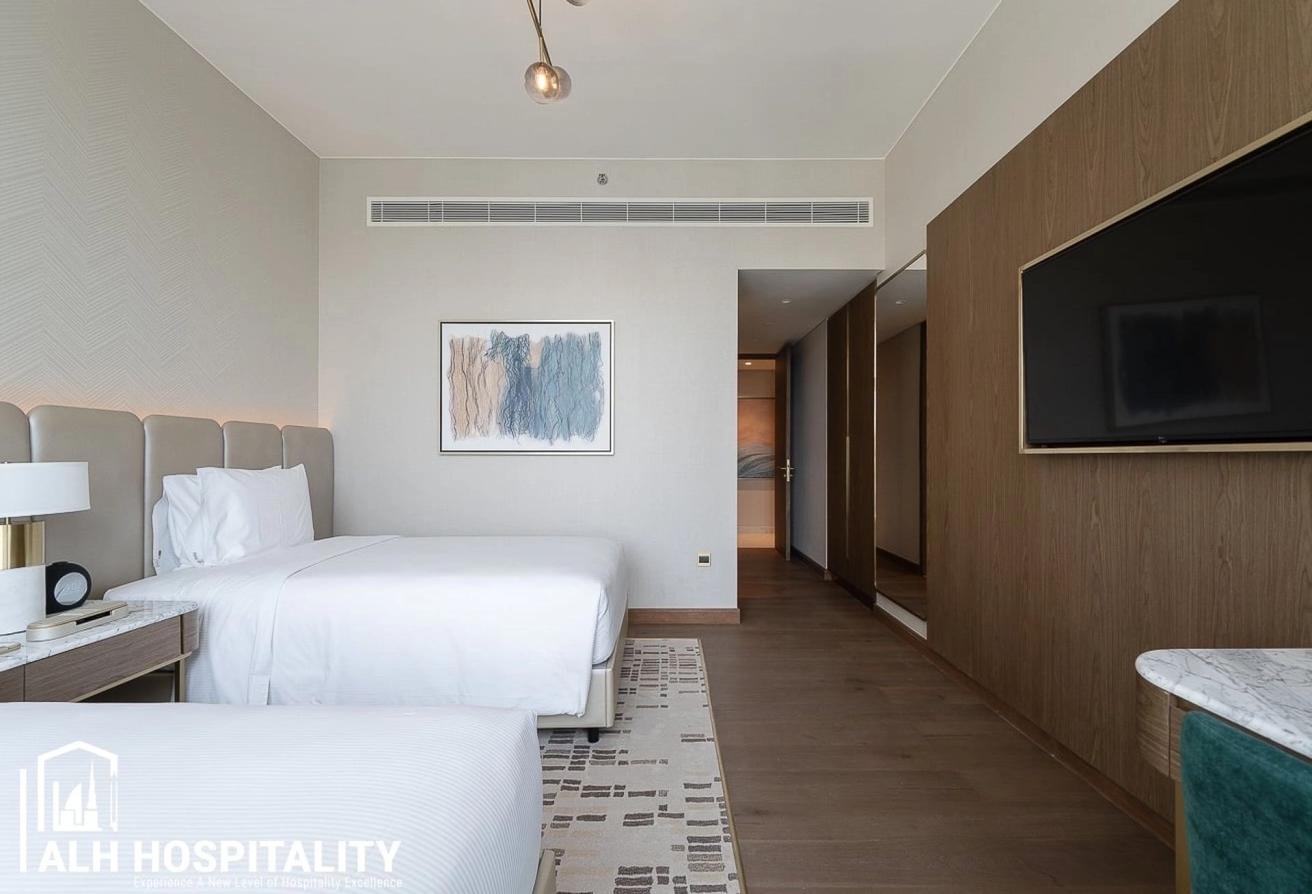 Unparalleled 3 beds | Canal and Burj Khalifa View photo 15